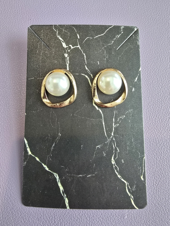 Jewelry - Gold-Tone Pearl Circle Stud Earrings - Cream Pearl